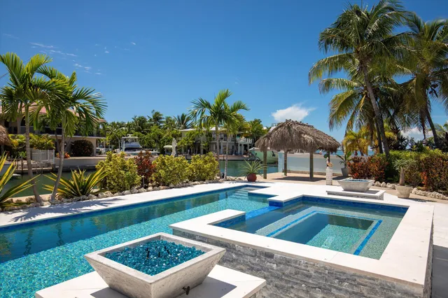 $2,800,000 | 680 Cruikshank Lane, Summerland Key, FL 33042