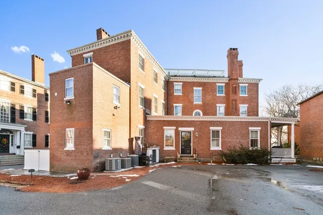 $899,900 | 31 Washington Square, Unit 3, Salem, MA 01970