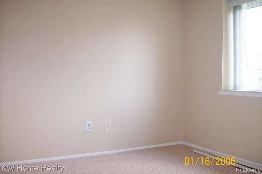 42230 Hanford Road Canton, MI 48187 - Photo 12 of 22 100_2312.jpg