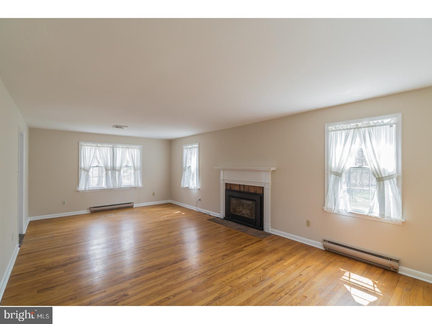 8 Deerpath Road Chalfont, PA 18914 - Photo 3 of 25 Living Room