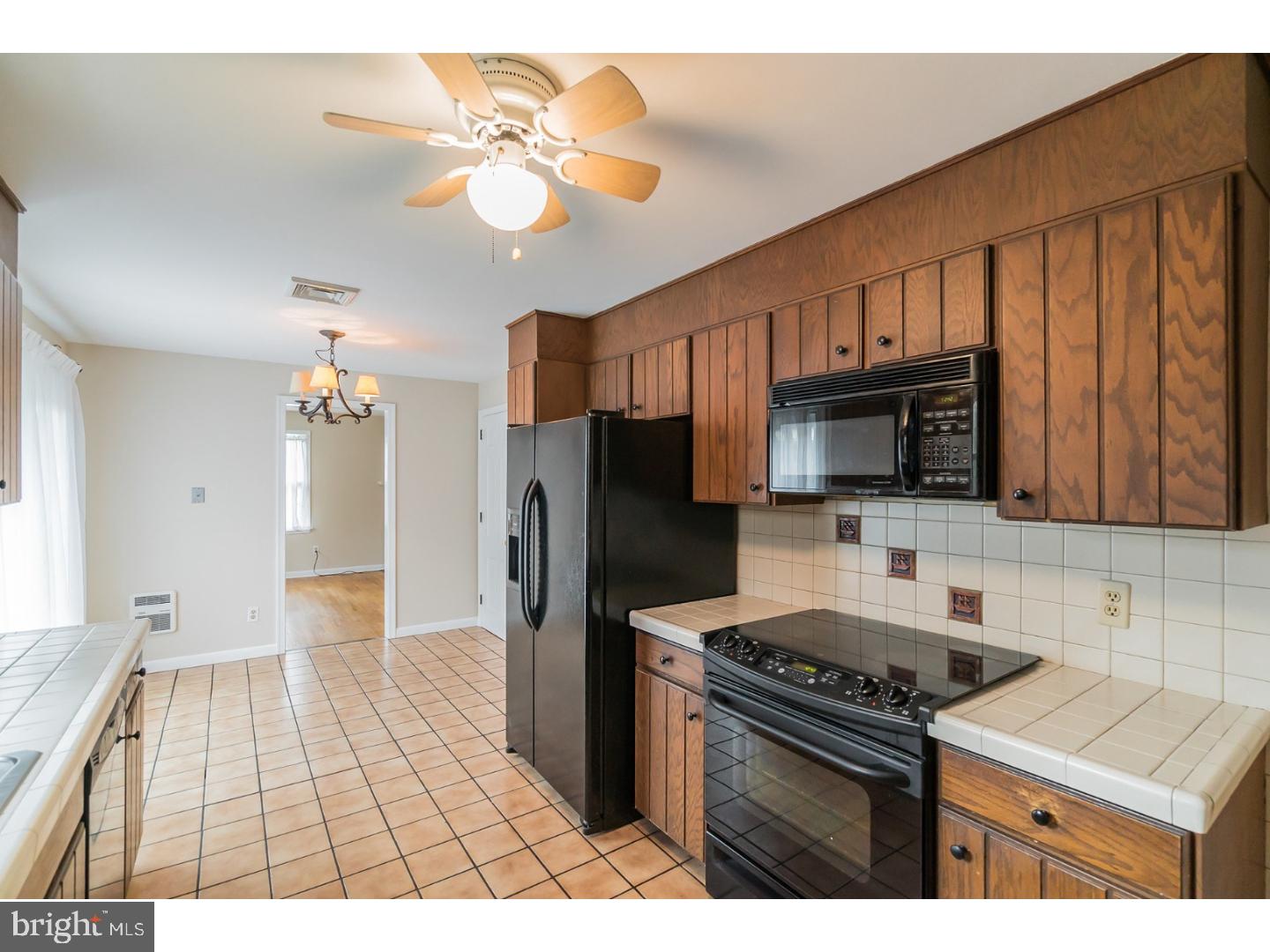 8 Deerpath Road Chalfont, PA 18914 - Photo 6 of 25 Kitchen