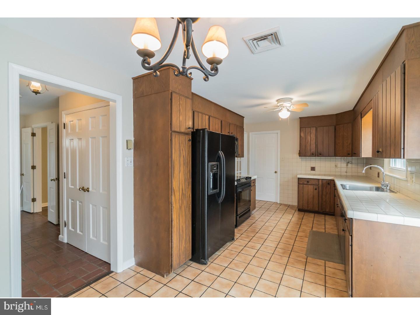 8 Deerpath Road Chalfont, PA 18914 - Photo 7 of 25 Kitchen