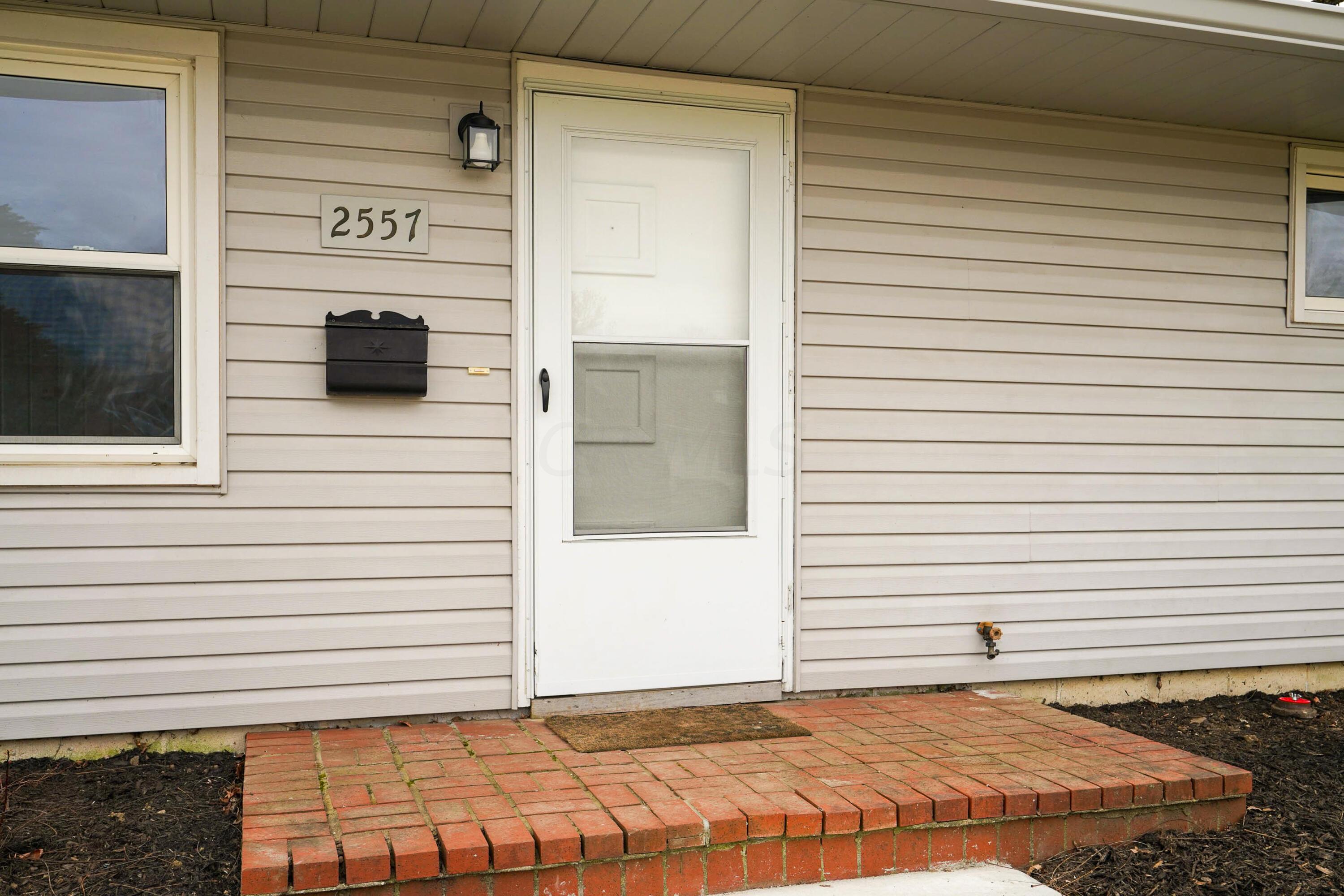 2557 Bristol Road Columbus, OH 43221 - Photo 2 of 23 Entry