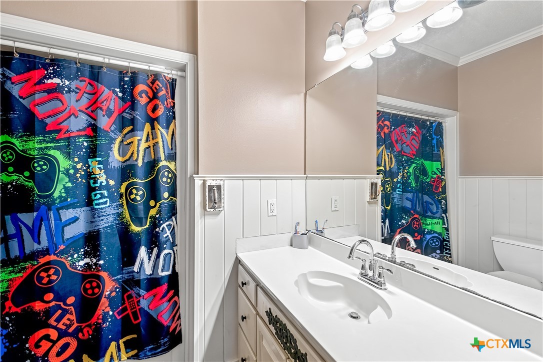 80 Hunters Way Victoria, TX 77904 - Photo 26 of 44 guest bathroom