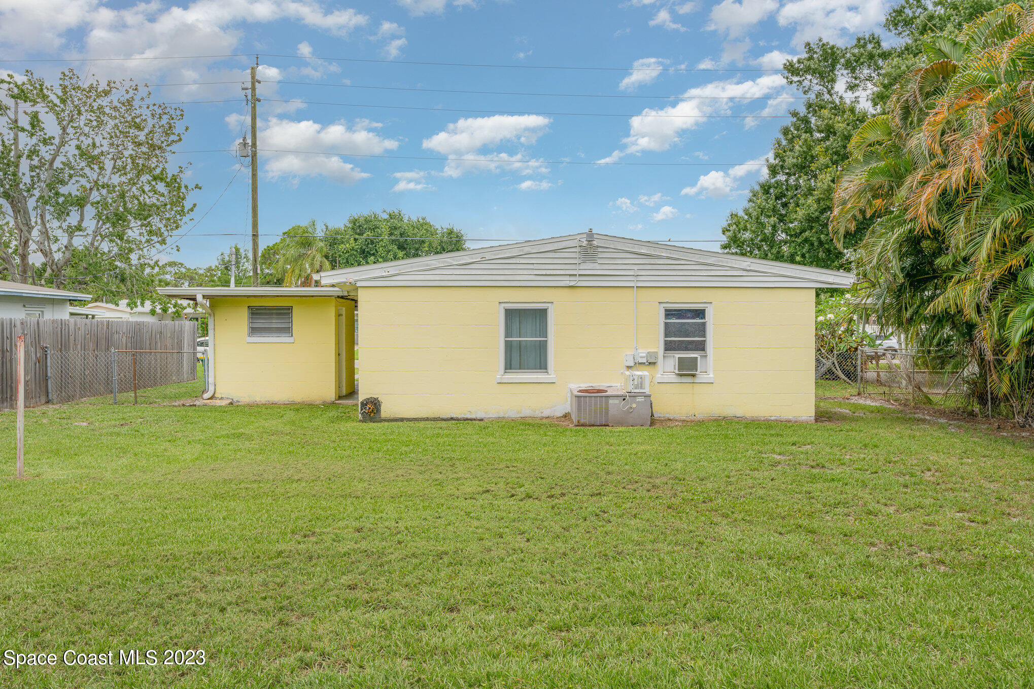 109 Cherry Street Melbourne, FL 32901 - Photo 20 of 31 a view of a backyard of the house