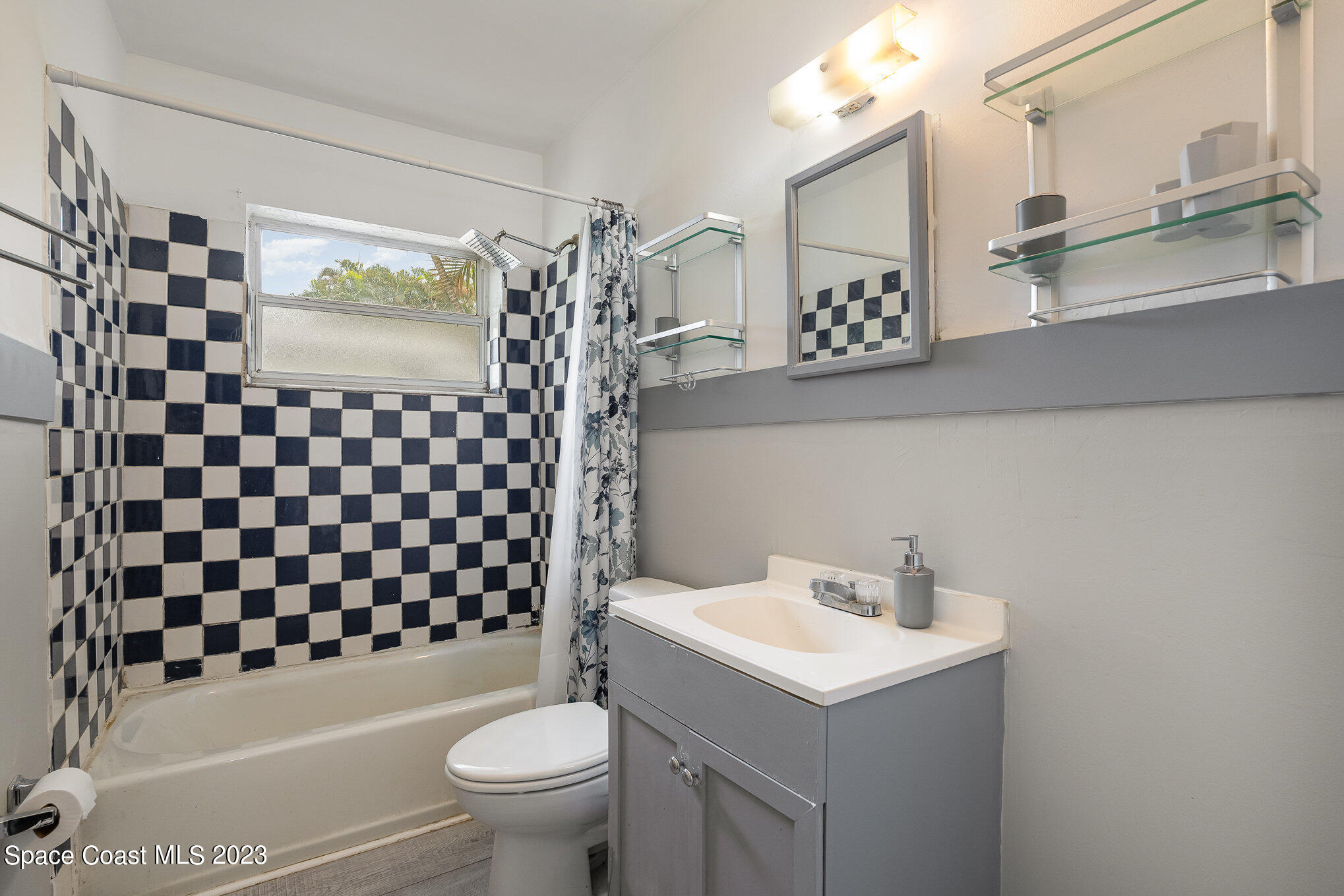 109 Cherry Street Melbourne, FL 32901 - Photo 9 of 31 a bathroom with a sink toilet and shower