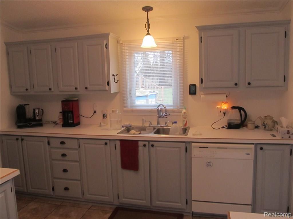 9555 Holland Road Taylor, MI 48180 - Photo 14 of 41 Gallery Image 14