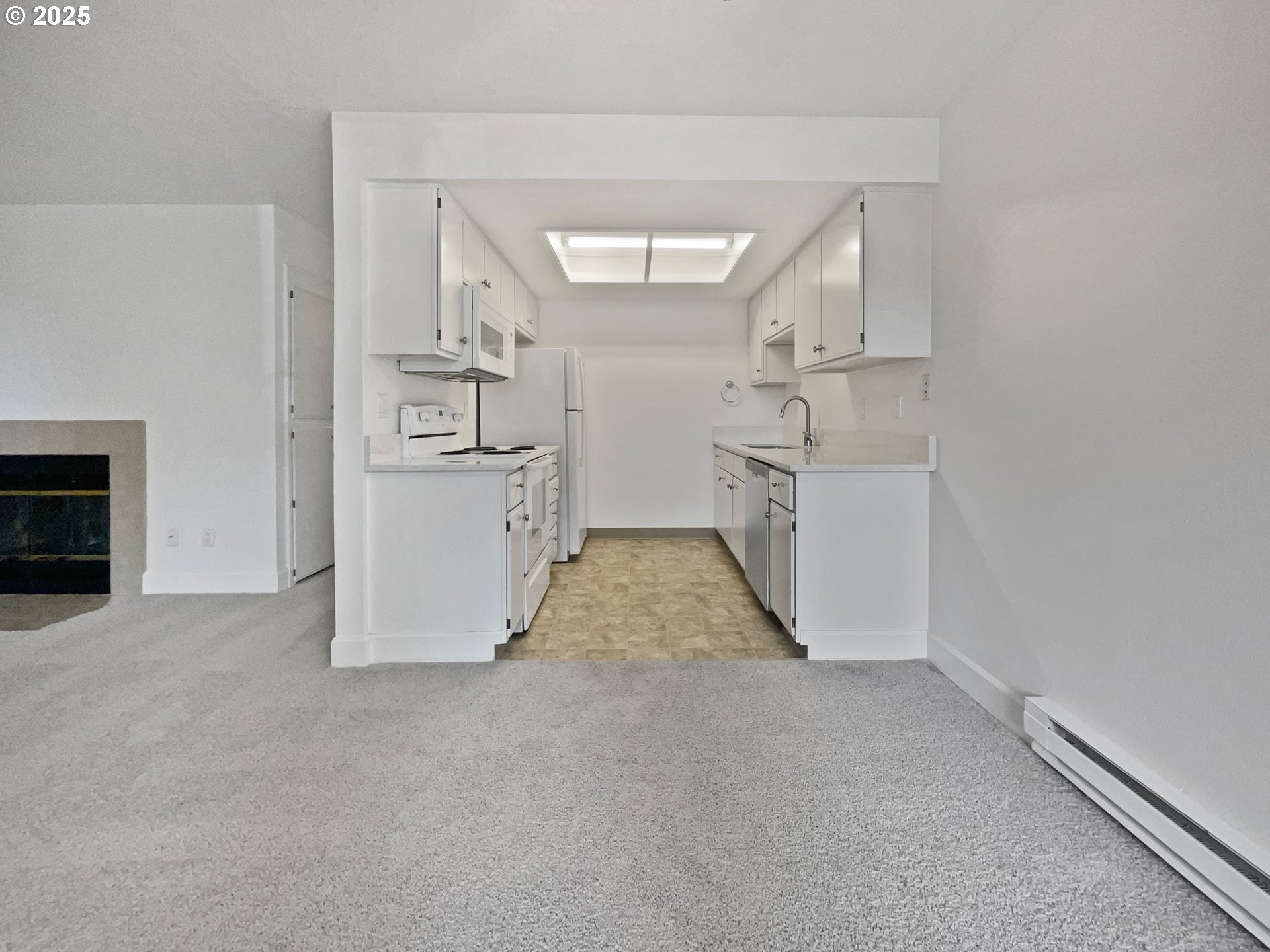 86 Kingsgate Road, Unit F103 Lake Oswego, OR 97035 - Photo 7 of 19 Gallery Image 7