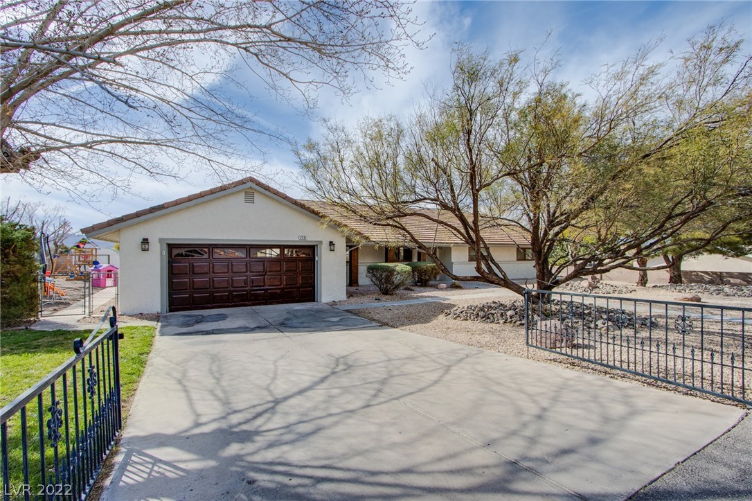 2231 Thoroughbred Road Henderson, NV 89002 - Photo 5 of 42 Gallery Image 5