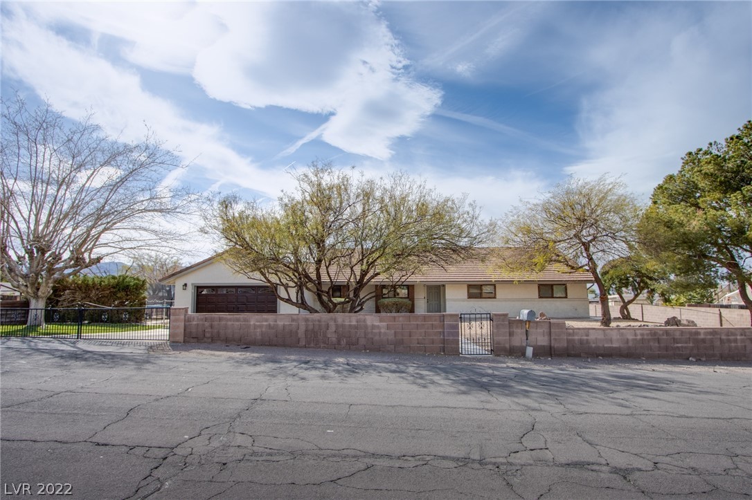 2231 Thoroughbred Road Henderson, NV 89002 - Photo 7 of 42 Gallery Image 7
