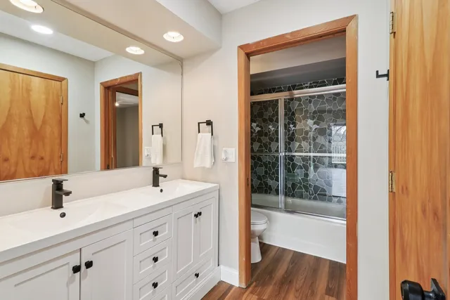 $3,499 | 23460 West N Lakewood Lane, Lake Zurich, IL 60047