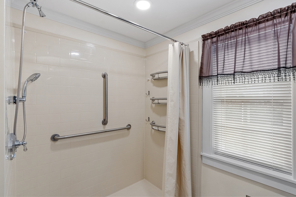 528 Franklin Road Fitchburg, MA 01420 - Photo 12 of 43 Gallery Image 12