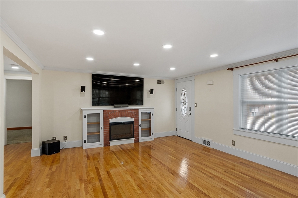 528 Franklin Road Fitchburg, MA 01420 - Photo 10 of 43 Gallery Image 10