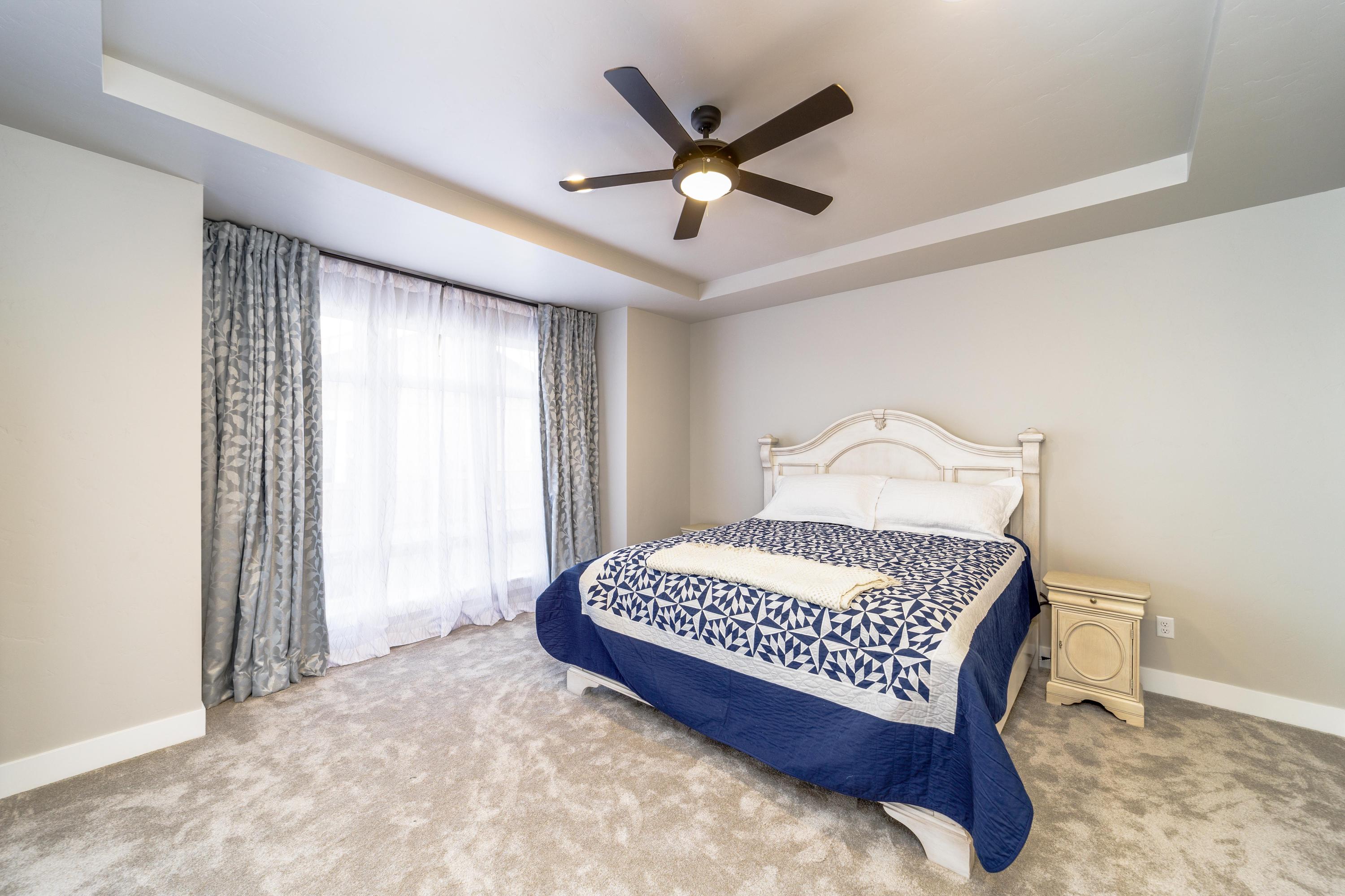 3679 Southwest 45th Street Redmond, OR 97756 - Photo 16 of 41 Master bedroom