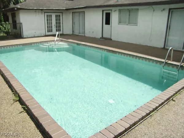 $1,800 | 620 Robert Avenue, Lehigh Acres, FL 33936