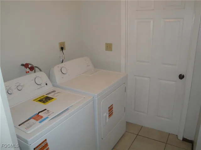 $1,900 | 620 Robert Avenue, Lehigh Acres, FL 33936