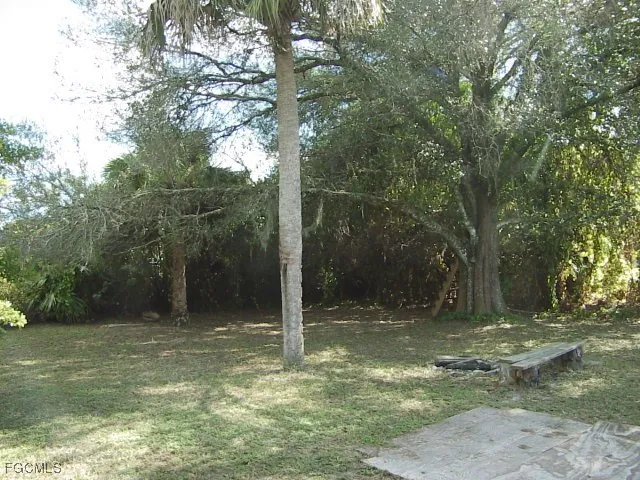 $1,900 | 620 Robert Avenue, Lehigh Acres, FL 33936