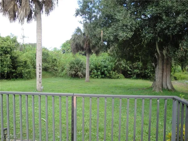 $1,800 | 620 Robert Avenue, Lehigh Acres, FL 33936