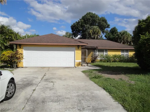 $1,800 | 620 Robert Avenue, Lehigh Acres, FL 33936