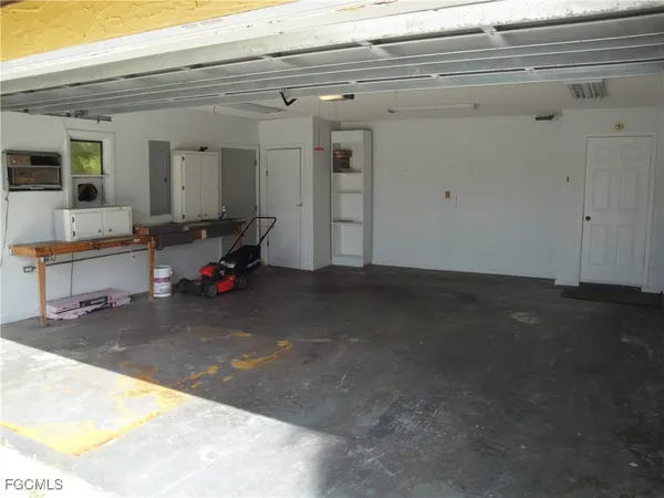 $1,800 | 620 Robert Avenue, Lehigh Acres, FL 33936