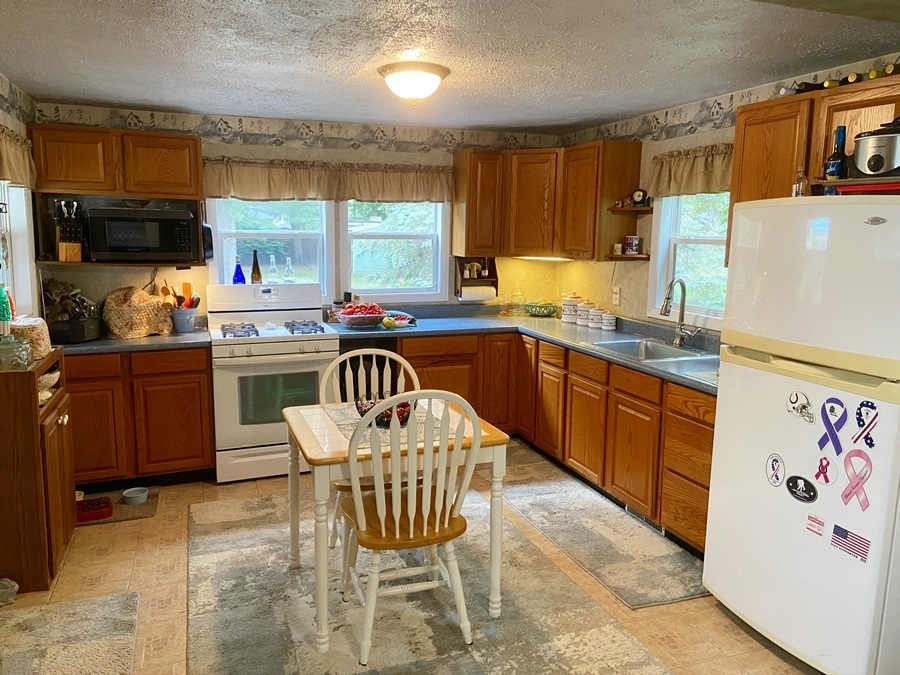 209 South Riverside Boulevard Goshen, IN 46526 - Photo 3 of 19 Gallery Image 3