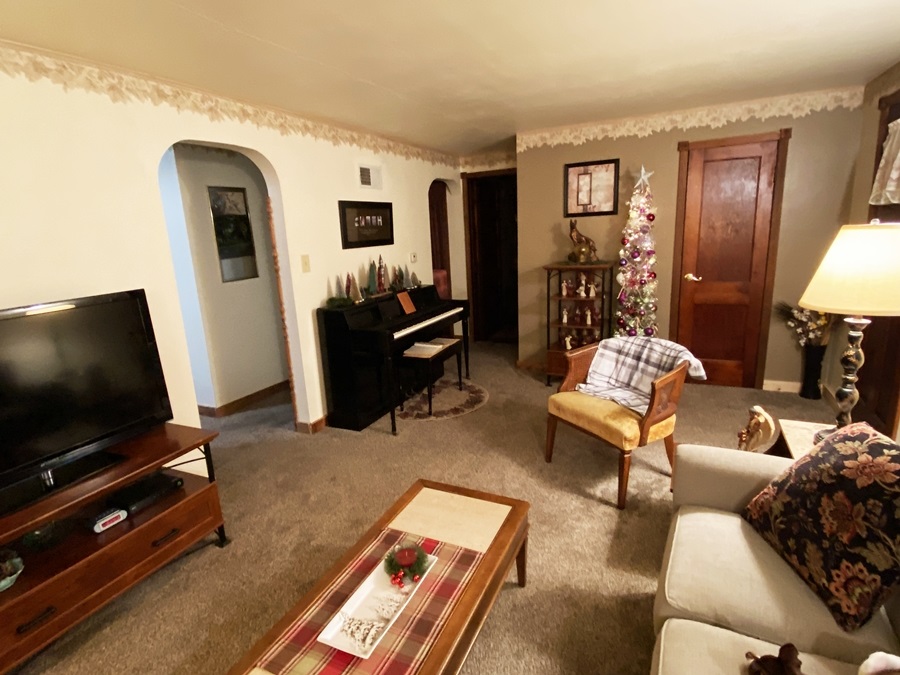 209 South Riverside Boulevard Goshen, IN 46526 - Photo 6 of 19 Gallery Image 6