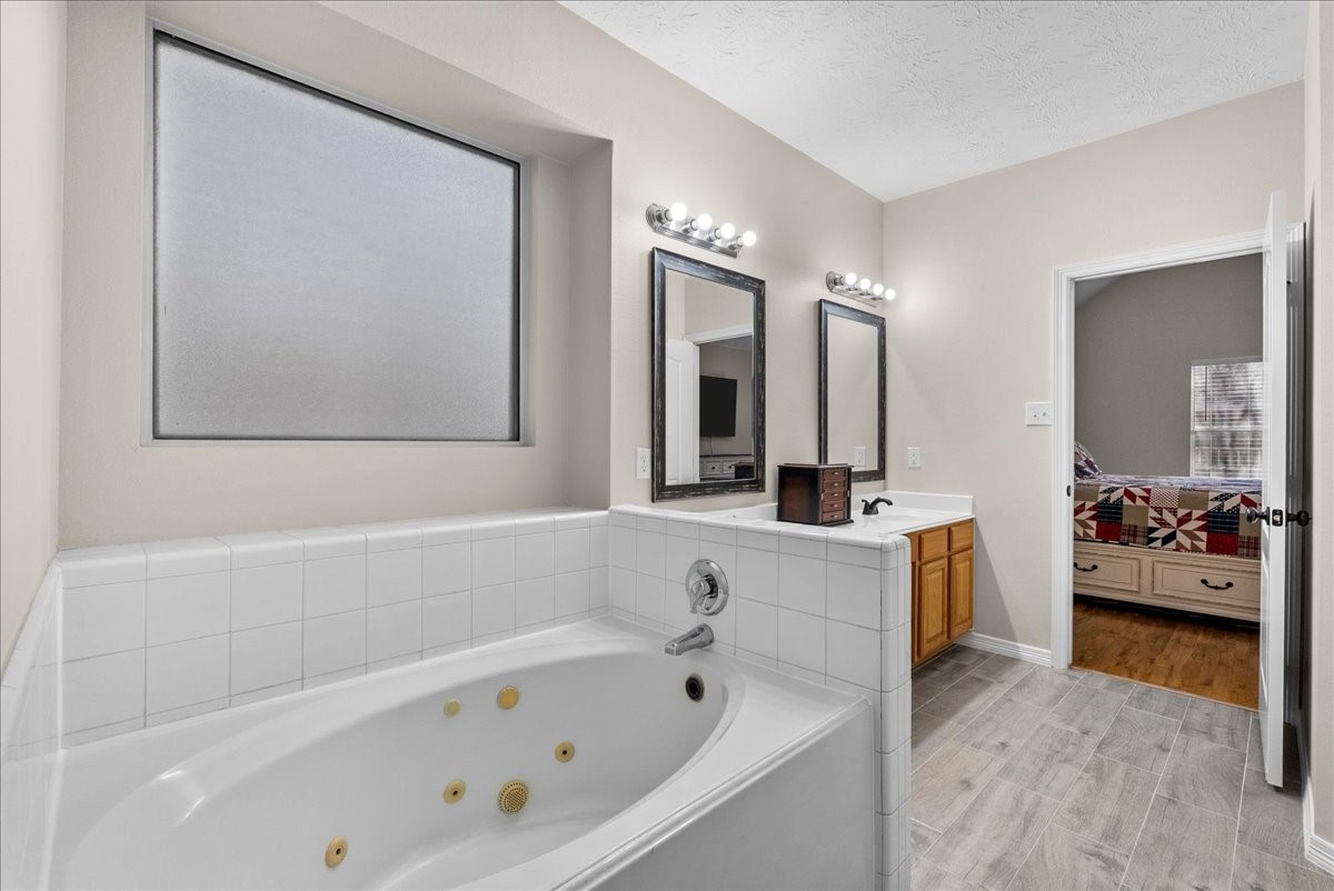 8102 Pinewood Park Humble, TX 77346 - Photo 20 of 37 a bathroom with a bathtub and a sink
