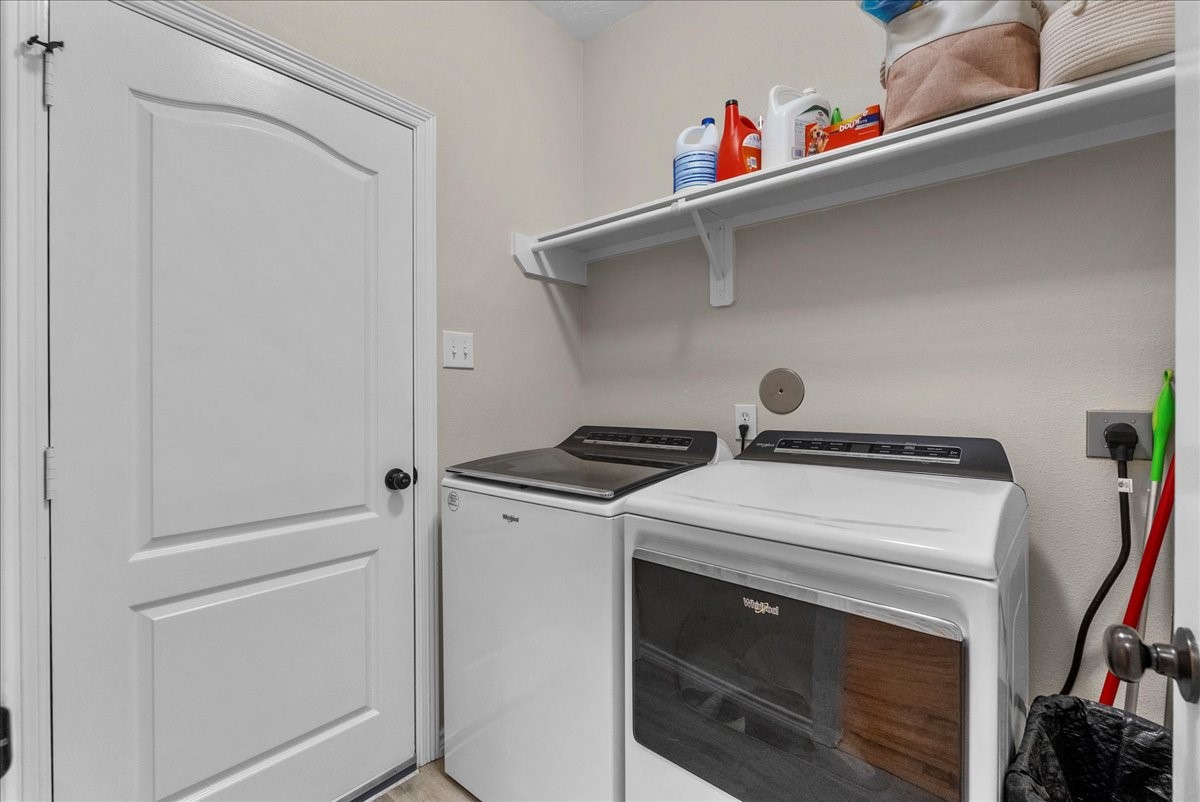8102 Pinewood Park Humble, TX 77346 - Photo 27 of 37 a utility room with dryer and washer