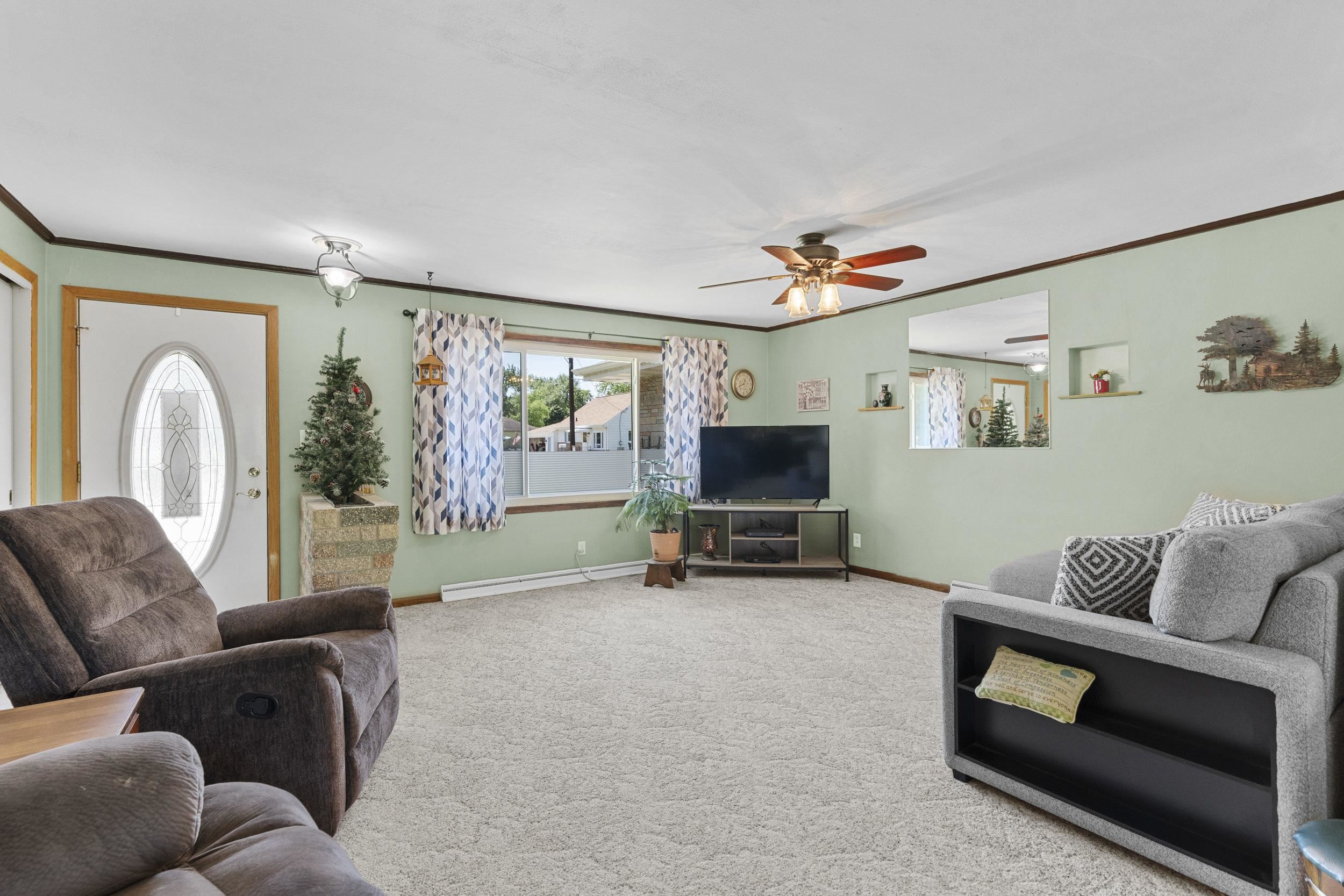 618 East Harding Drive Appleton, WI 54915 - Photo 14 of 33