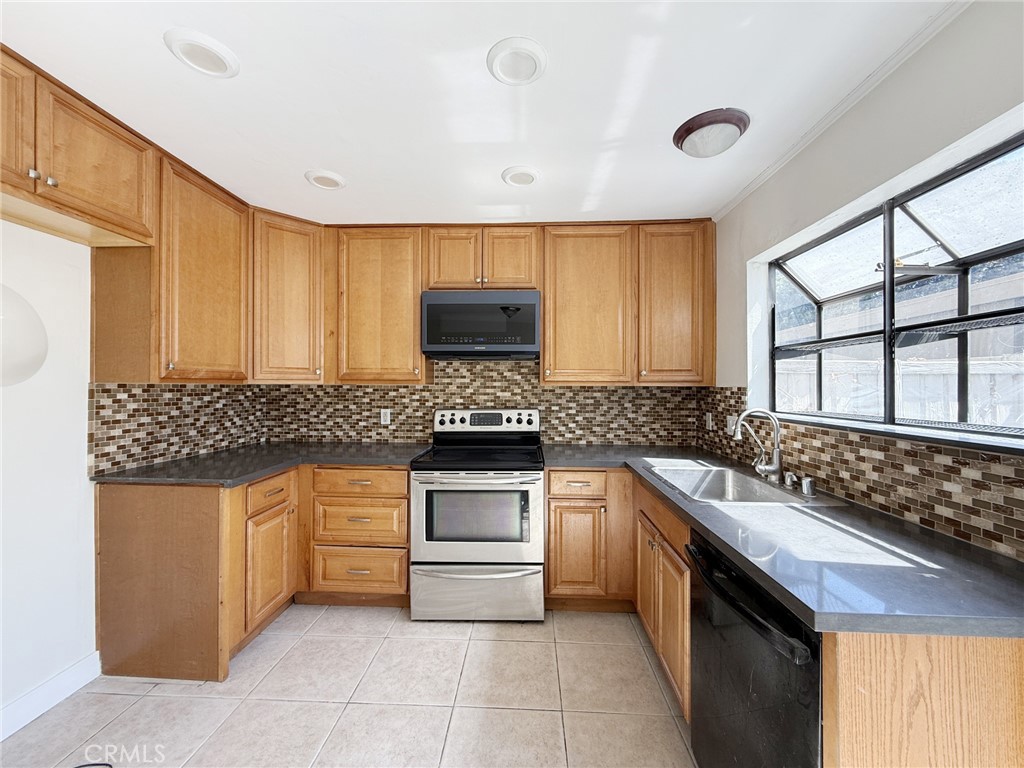 231 Springview Irvine, CA 92620 - Photo 7 of 23