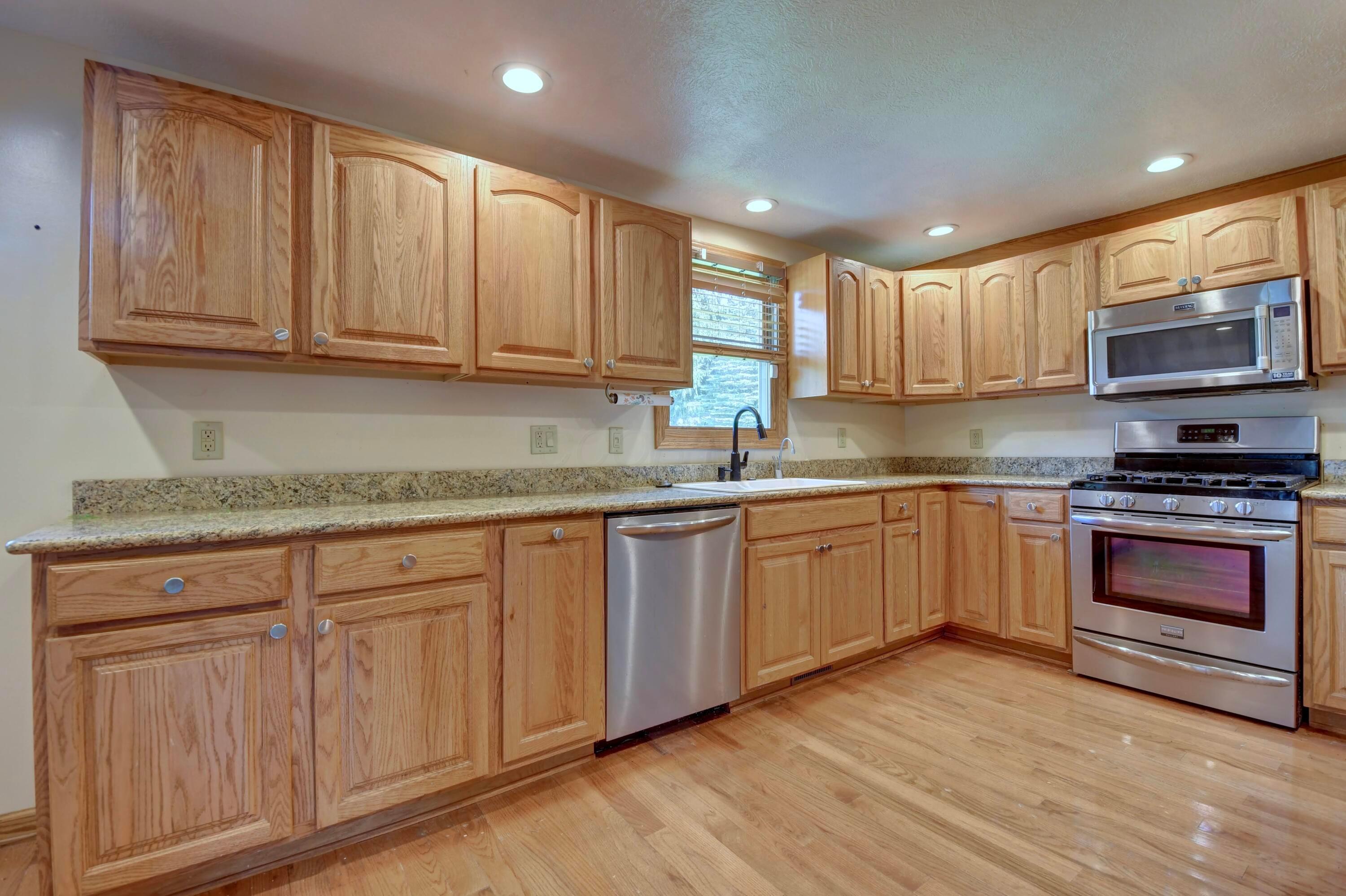 3993 Wadsworth Road Norton, OH 44203 - Photo 13 of 48