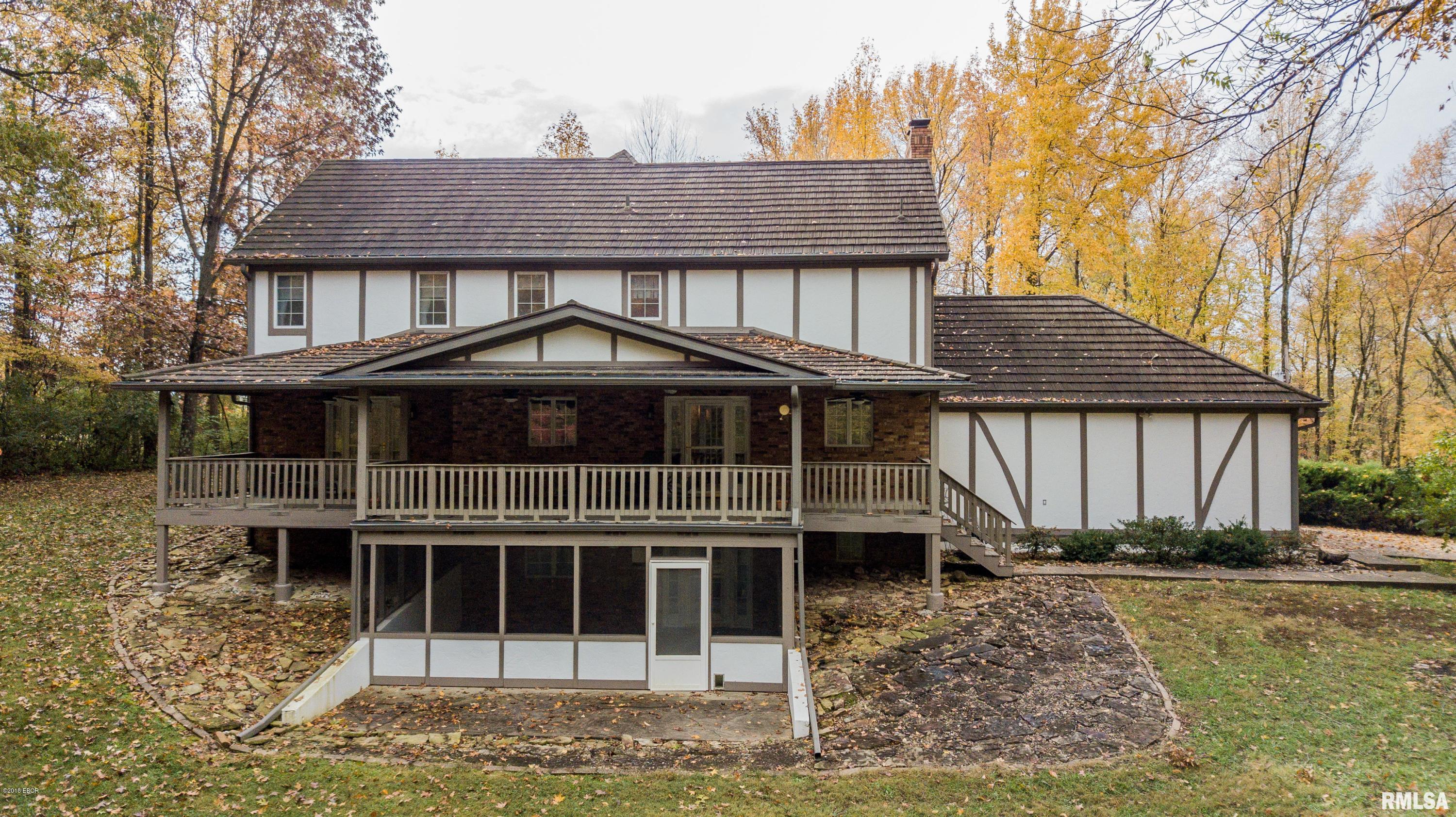 9058 Baxter Road Benton, IL 62812 - Photo 5 of 46