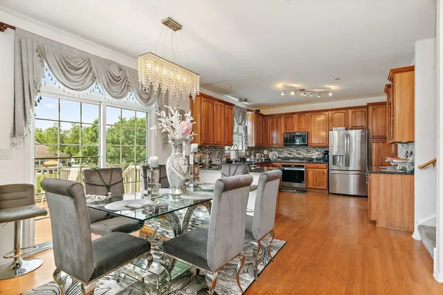 $600,000 | 1285 Mallard Lane, Hoffman Estates, IL 60192