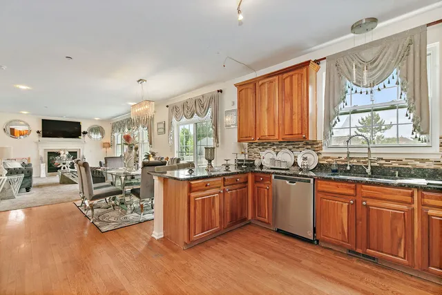 $600,000 | 1285 Mallard Lane, Hoffman Estates, IL 60192