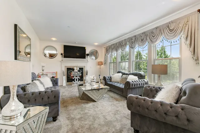 $600,000 | 1285 Mallard Lane, Hoffman Estates, IL 60192