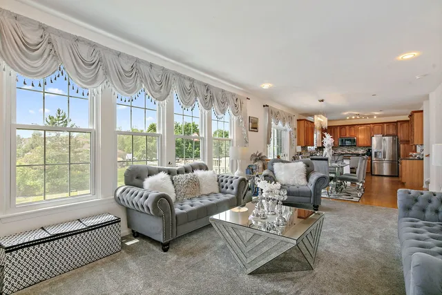 $600,000 | 1285 Mallard Lane, Hoffman Estates, IL 60192