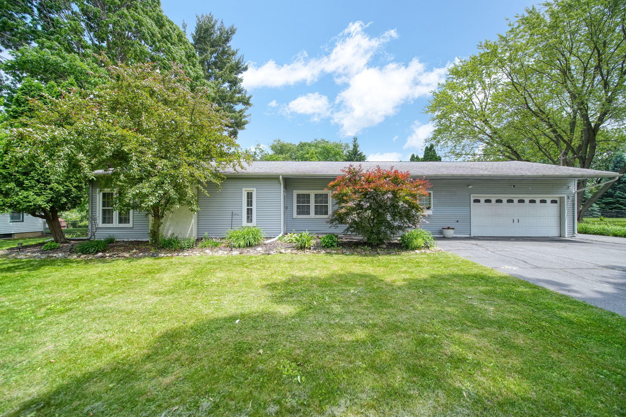 163 Robinson Road Jackson, MI 49203 - Photo 2 of 43 2