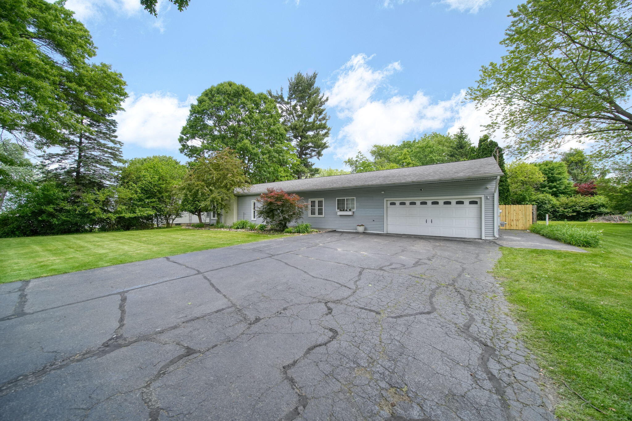 163 Robinson Road Jackson, MI 49203 - Photo 3 of 43 3