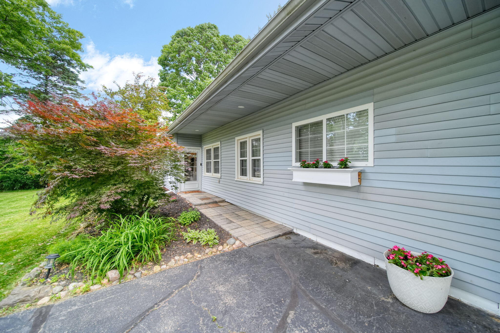 163 Robinson Road Jackson, MI 49203 - Photo 4 of 43 4