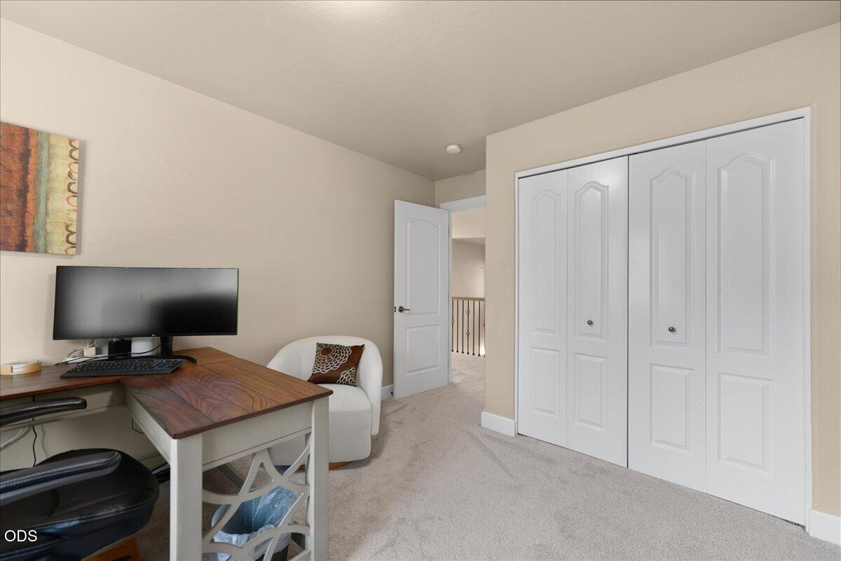 1073 Cathedral Way Central Point, OR 97502 - Photo 27 of 50 Gallery Image 27
