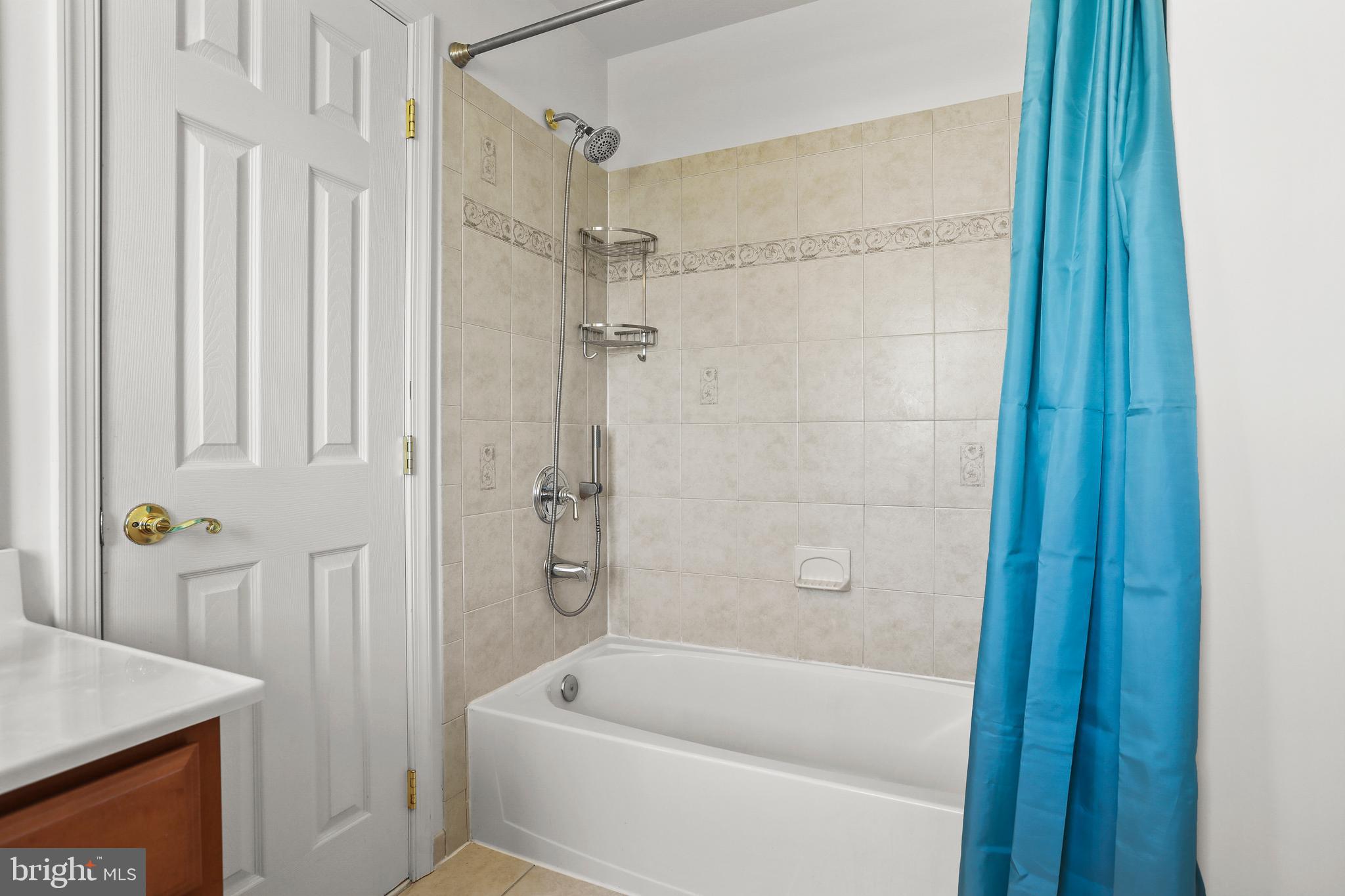 55 Cypress Point Road Mount Holly, NJ 08060 - Photo 28 of 41 Second level Jack n' Jill Bath