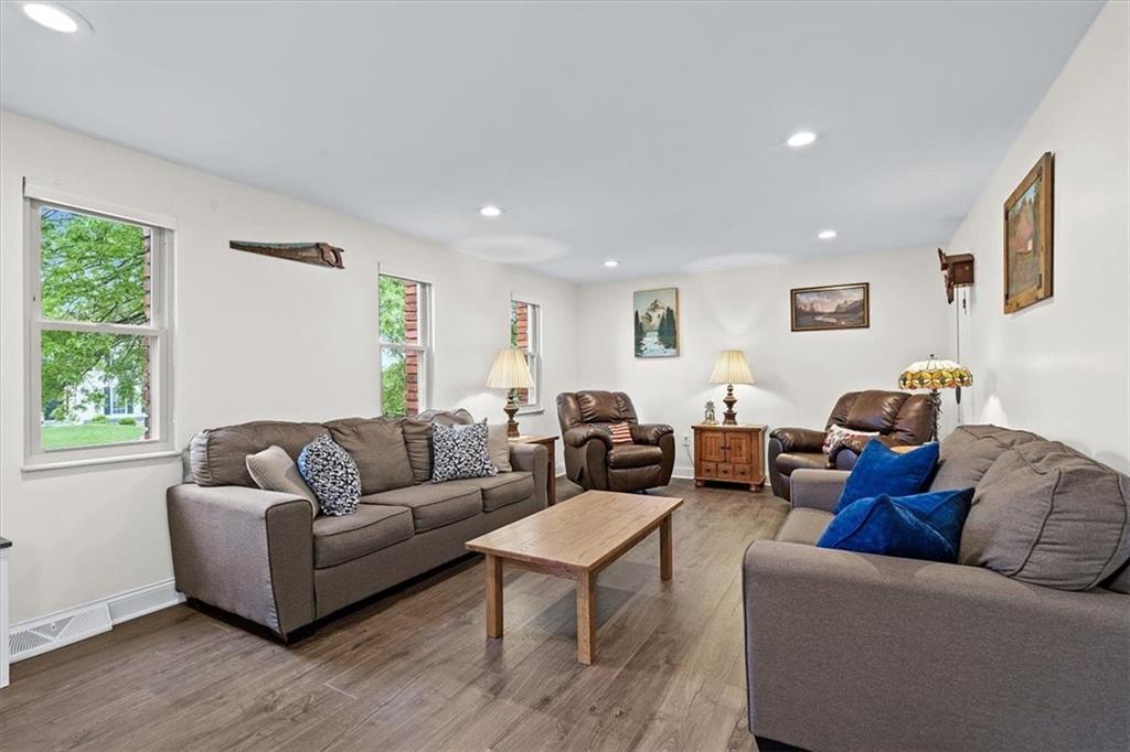 102 Bertley Ridge Drive Coraopolis, PA 15108 - Photo 3 of 24 a living room with furniture and a window