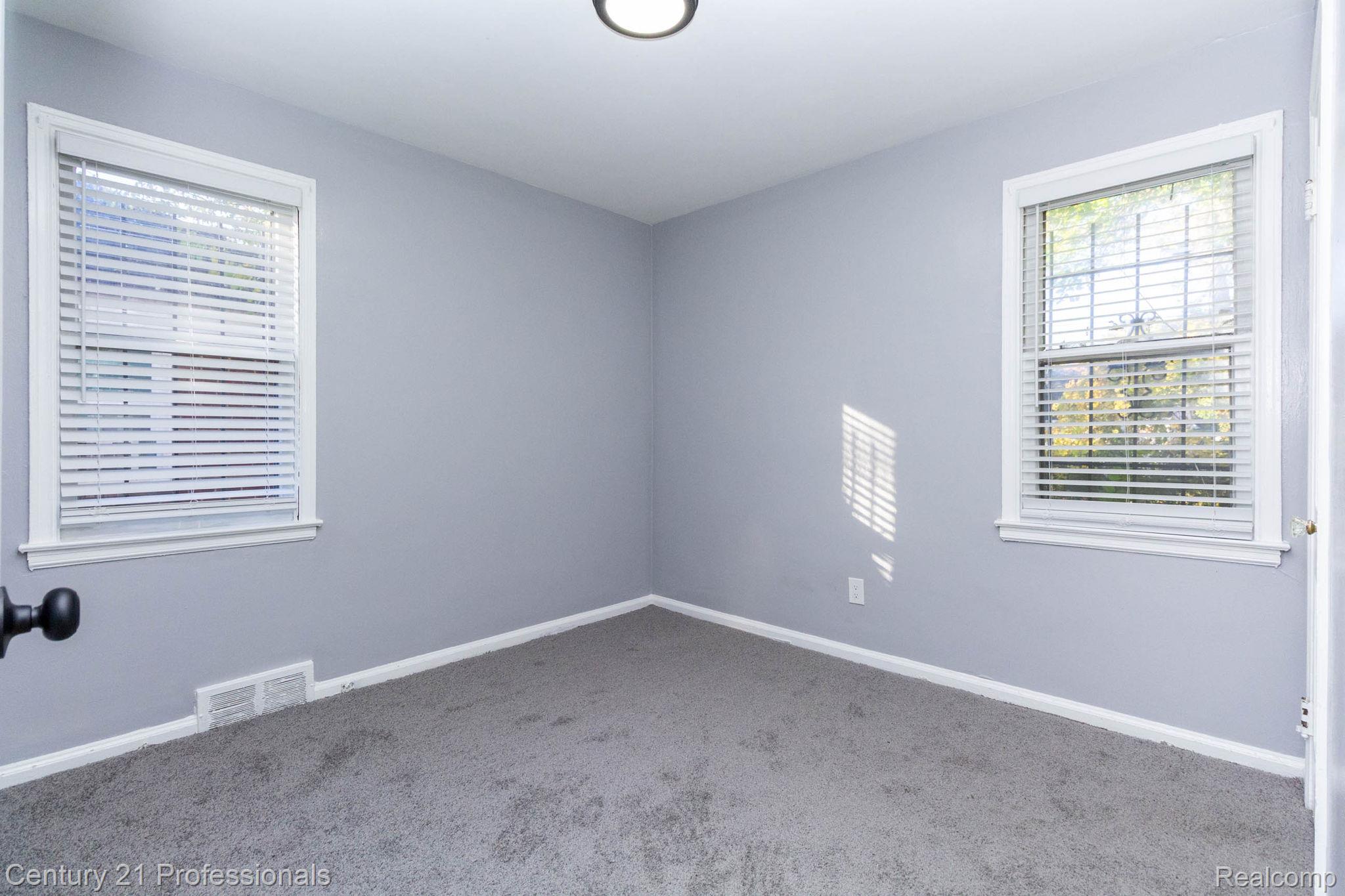 18951 Edinborough Road Detroit, MI 48219 - Photo 14 of 47 Spare room with carpet floors and baseboards