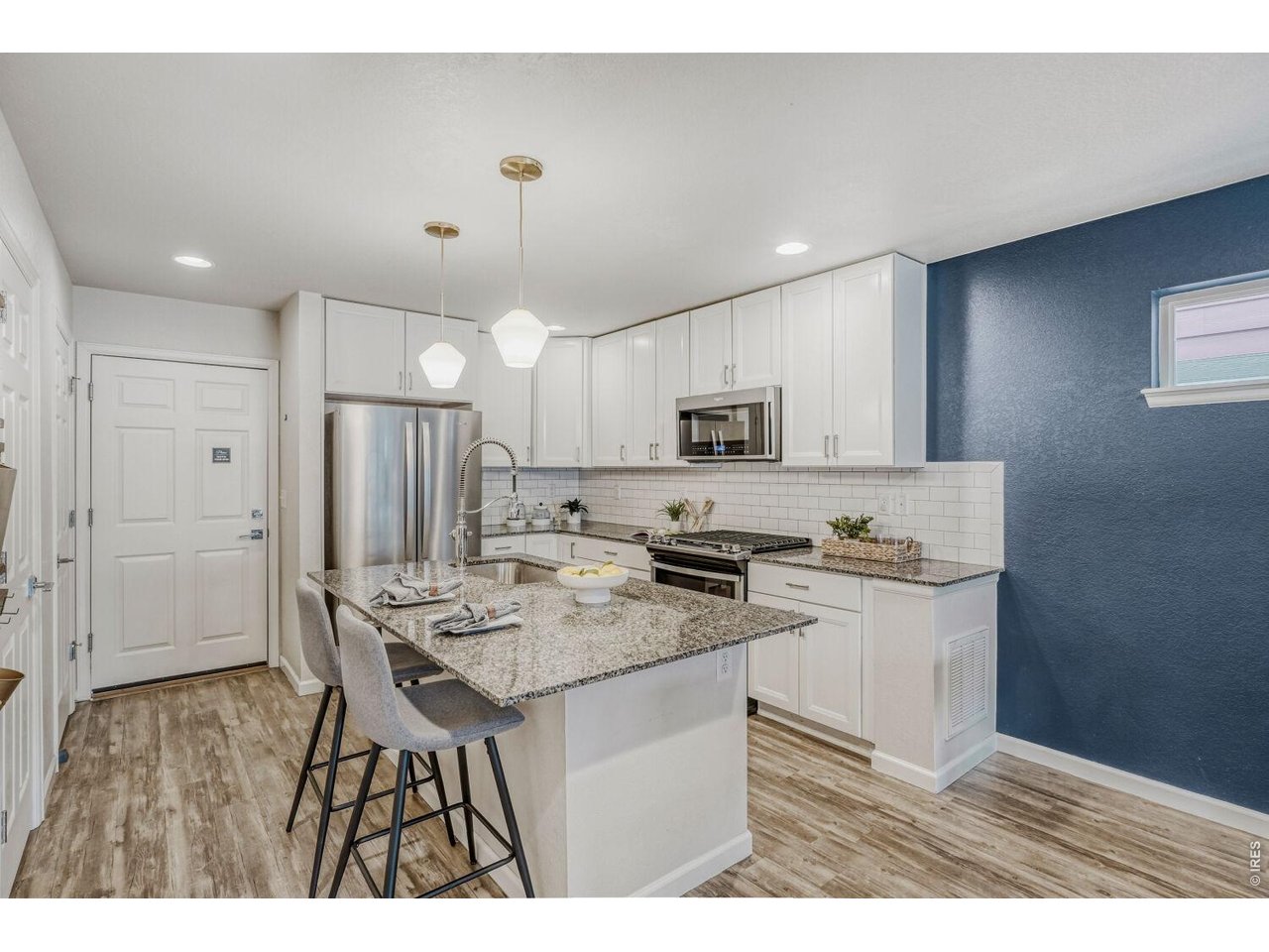 5869 Boston Street Denver, CO 80238 - Photo 11 of 34 Large Kitchen Island
