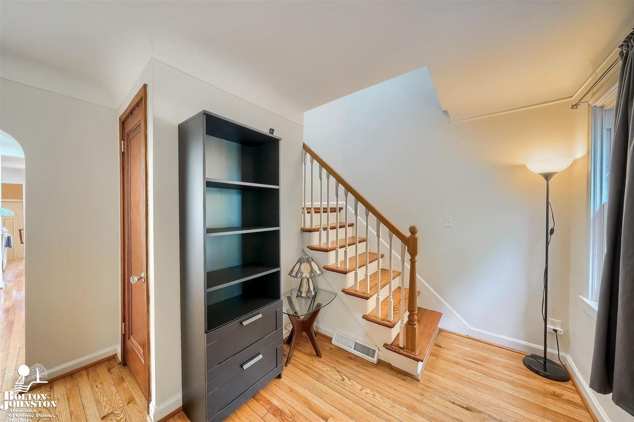 2110 Roslyn Road Grosse Pointe Woods, MI 48236 - Photo 19 of 30