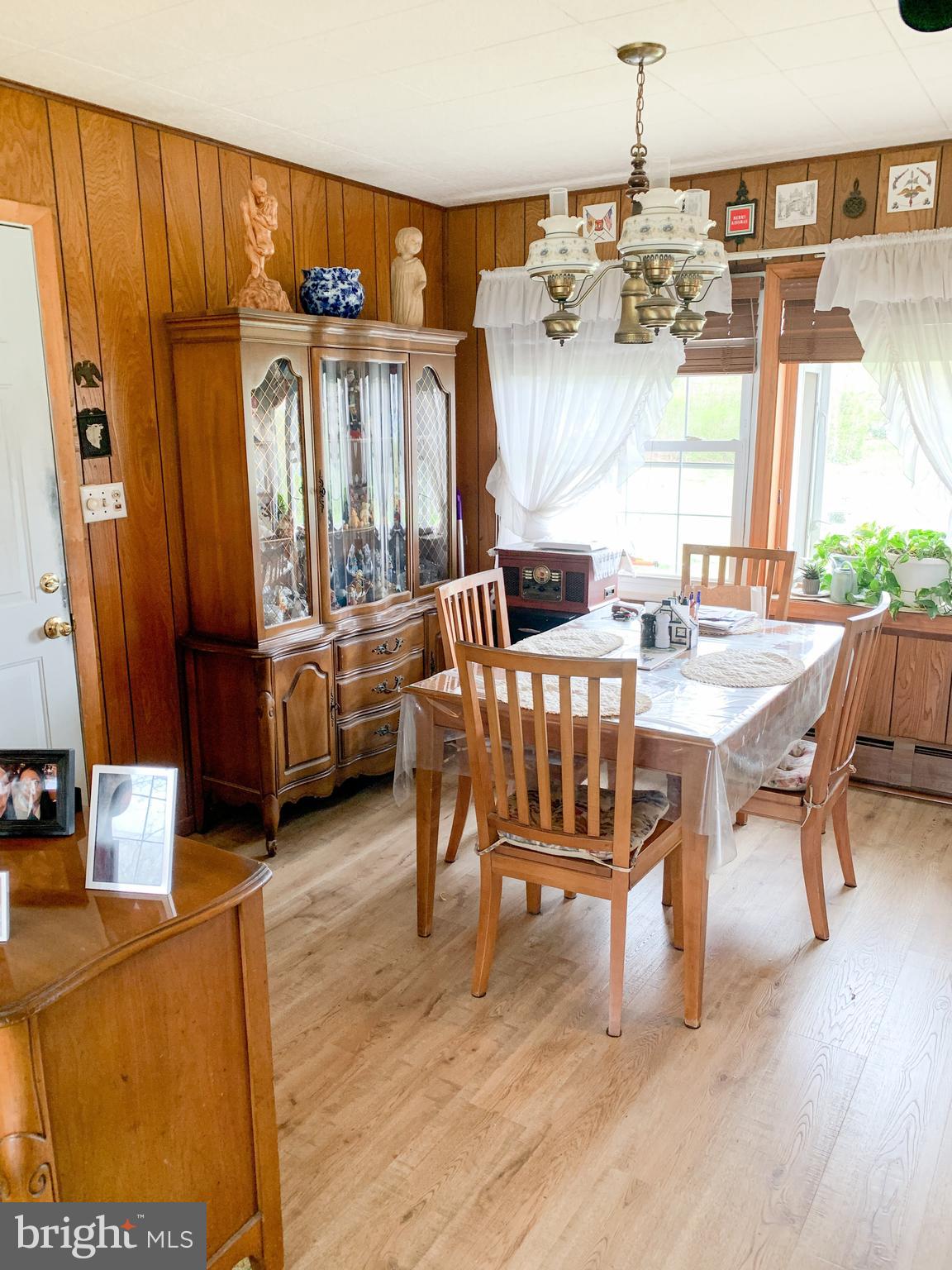 63 Queens Bridge Road Levittown, PA 19057 - Photo 2 of 18 Gallery Image 2
