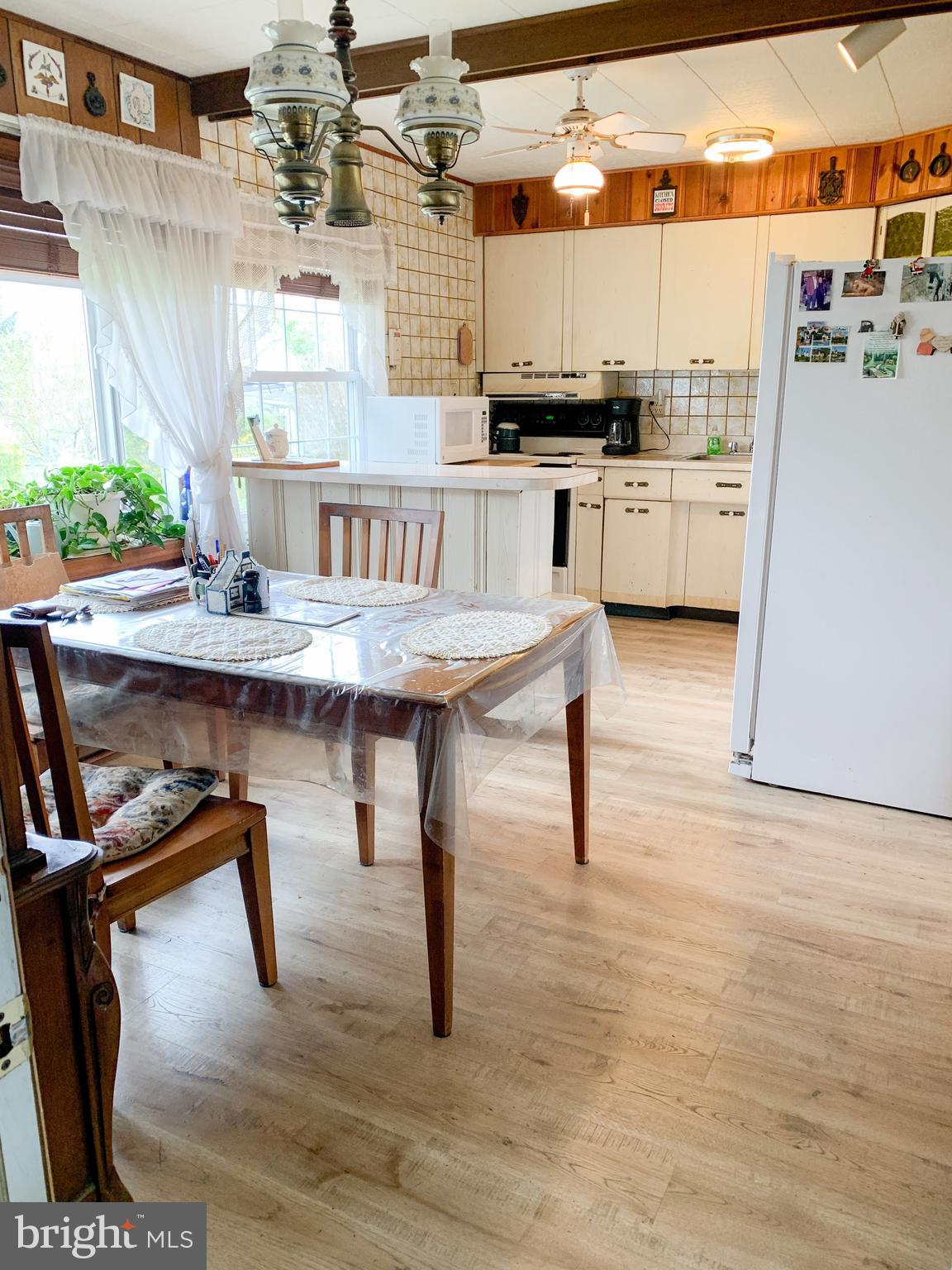 63 Queens Bridge Road Levittown, PA 19057 - Photo 3 of 18 Gallery Image 3