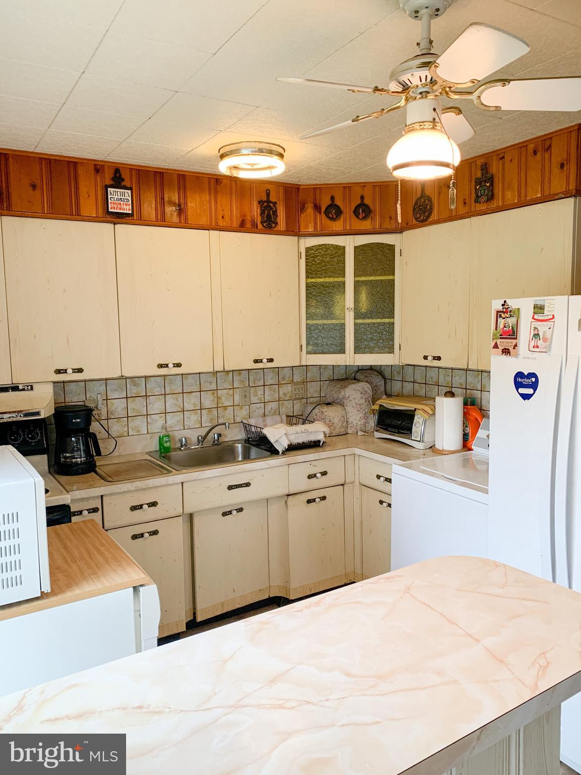 63 Queens Bridge Road Levittown, PA 19057 - Photo 4 of 18 Gallery Image 4