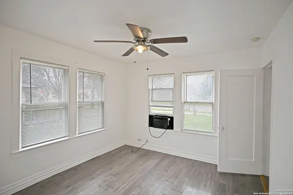 $1,050 | 968 East Cedar Street, Unit 100, Seguin, TX 78155