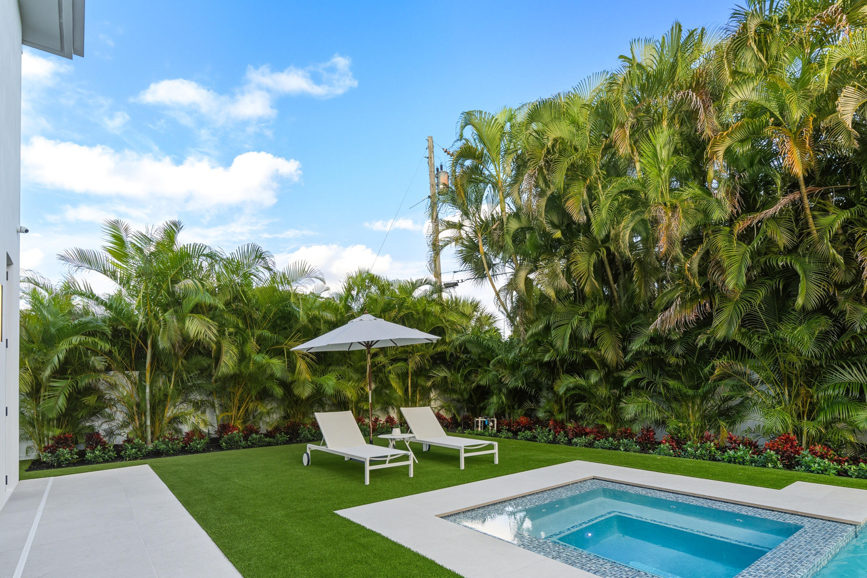 450 Northeast Spanish Court Boca Raton, FL 33432 - Photo 26 of 32 a view of a backyard with sitting area
